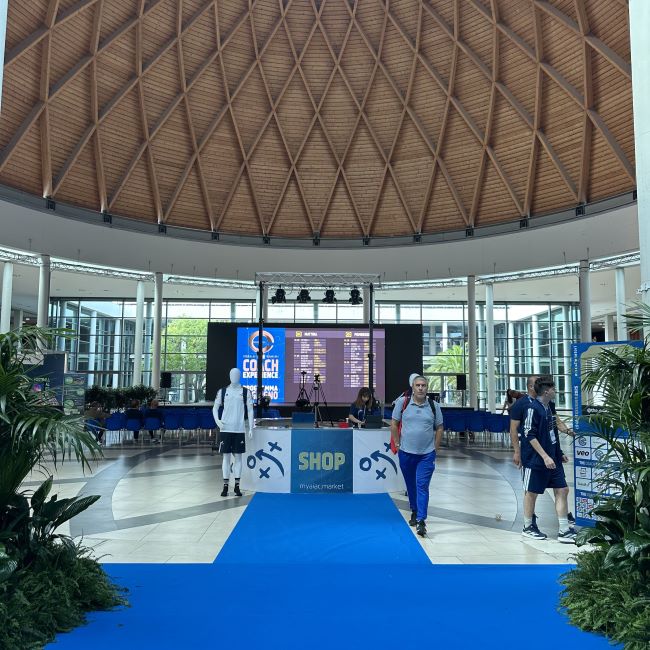 The Coach Experience entrance